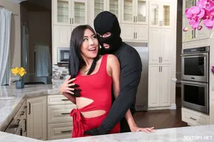 Tuyển tập đụ Cô vợ bạn bên cạnh bạn đang ngủ
