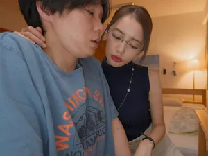 Shenliepa "Tiểu Phi Đàm Hoa" đã hẹn gặp một nữ sinh mặc đồng phục đặc biệt lẳng lơ ~ một con bướm xinh đẹp hiếm có, bị địt một cách thô bạo...