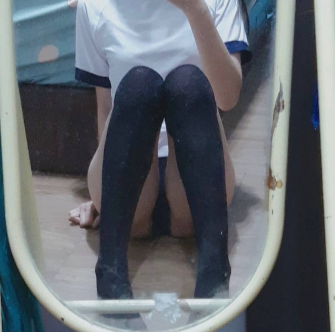 Em đừng nói gì nhé tý cô cho bắn tinh vào lồn