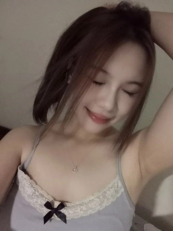 Dù biết sai trái nhưng thầy giáo trẻ lại bị cô học trò dẫn vào khách sạn