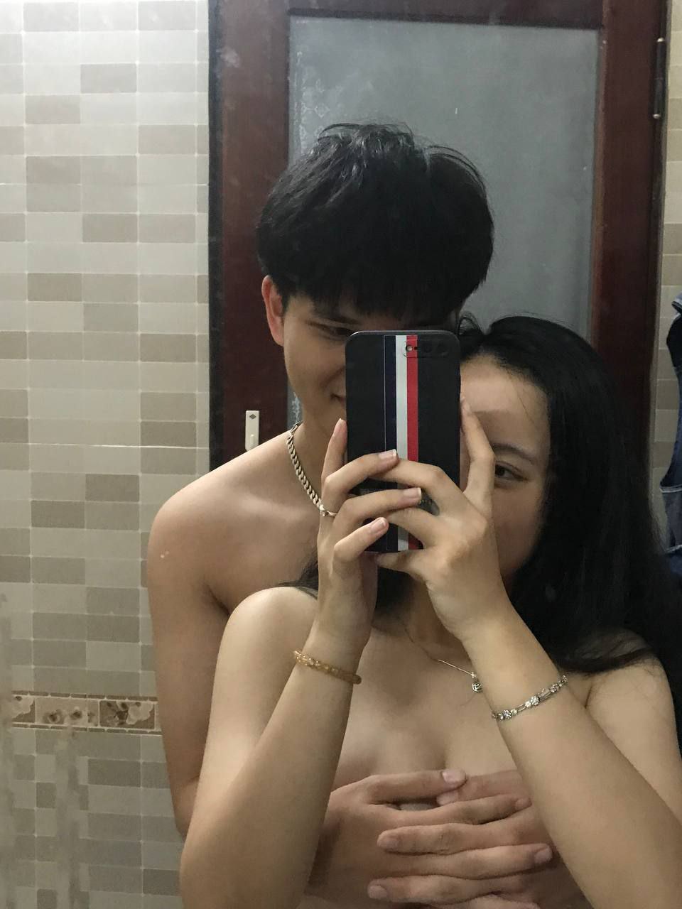 Cô nàng mọt sách melody marks quan hệ bằng tay với bạn trai