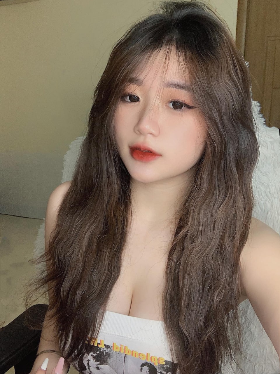 Những cơn mưa bất chợt làm lồn em thêm ướt